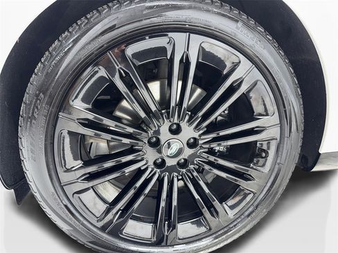 Used 2023 Land Rover Range Rover Long Wheelbase SE image 47