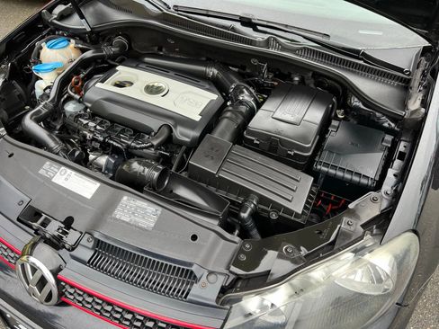 Used 2010 Volkswagen GTI 4-Door image 15