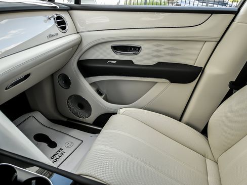 New 2026 Bentley Bentayga AWD/4WD image 42