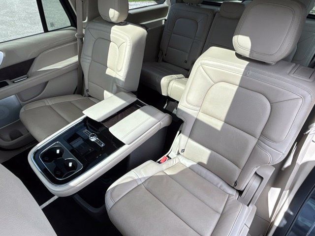 Used 2021 Lincoln Navigator Reserve w/ Luxury Package AWD/4WD image 24
