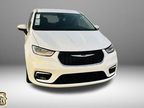 New 2023 Chrysler Pacifica Touring-L image 11