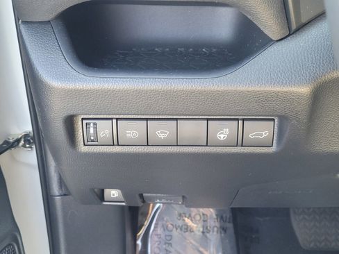 Used 2022 Toyota RAV4 SE w/ Convenience Package image 18