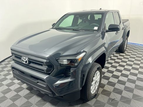 Used 2025 Toyota Tacoma SR image 7