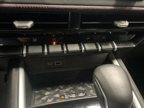 Used 2023 Chevrolet Colorado Z71 w/ Z71 Convenience Package 2 image 19