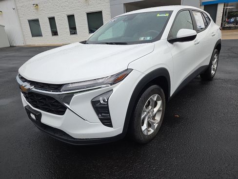 Used 2024 Chevrolet Trax LS w/ LS Convenience Package FWD image 7