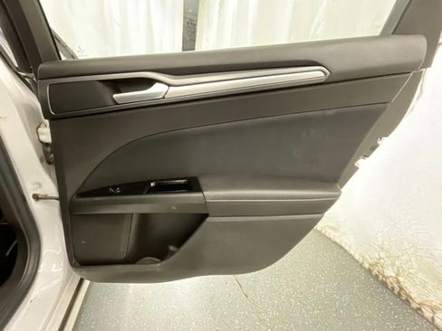 Used 2016 Ford Fusion SE FWD image 24