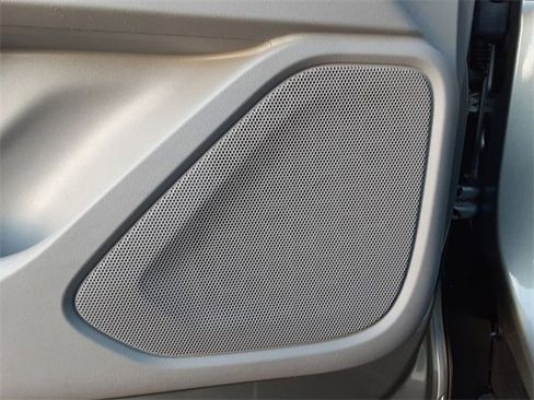 Used 2024 GMC Terrain SLT image 14