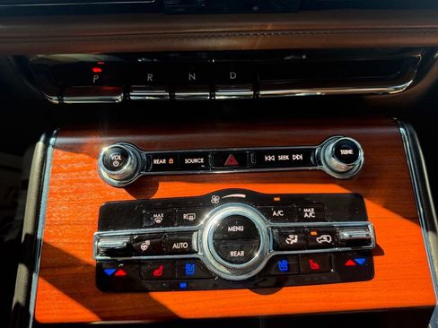Used 2021 Lincoln Aviator Reserve w/ Equipment Group 208A AWD/4WD image 22