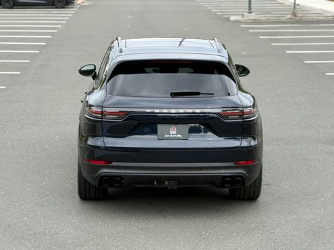 Used 2022 Porsche Cayenne Platinum Edition image 19