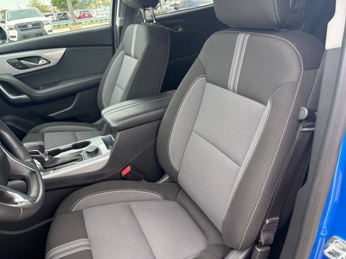 Used 2025 Chevrolet Blazer LT FWD image 33