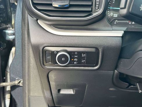 Used 2023 Ford Explorer XLT w/ Equipment Group 202A AWD/4WD image 21
