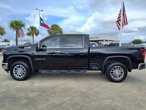Used 2024 Chevrolet Silverado 2500 LTZ w/ LTZ Convenience Package AWD/4WD image 8