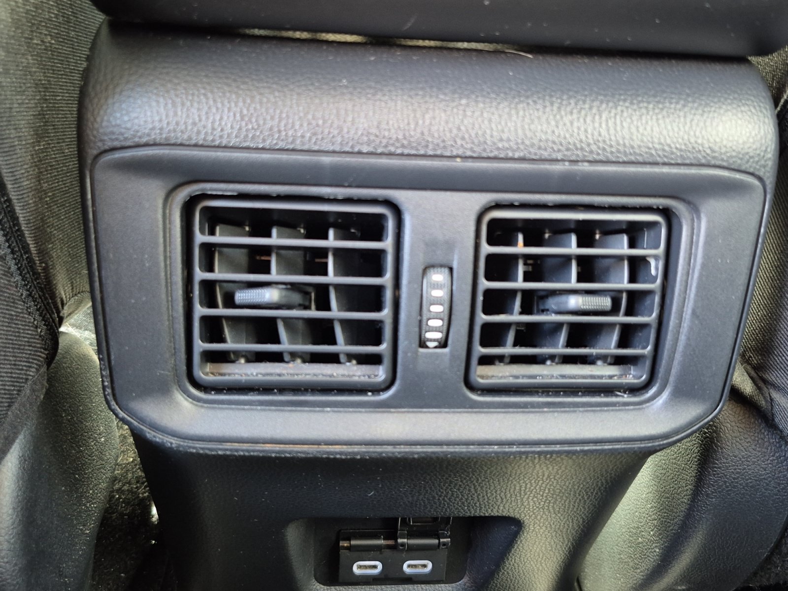 Used 2025 Toyota RAV4 XLE AWD/4WD image 26