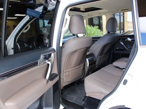 Used 2021 Lexus GX 460 Premium w/ Premium Package image 32