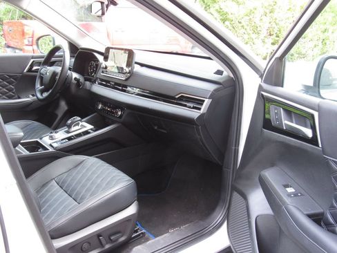 Used 2024 Mitsubishi Outlander 4WD Plug-In Hybrid image 18