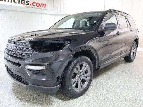 Used 2021 Ford Explorer XLT w/ Equipment Group 202A AWD/4WD image 2