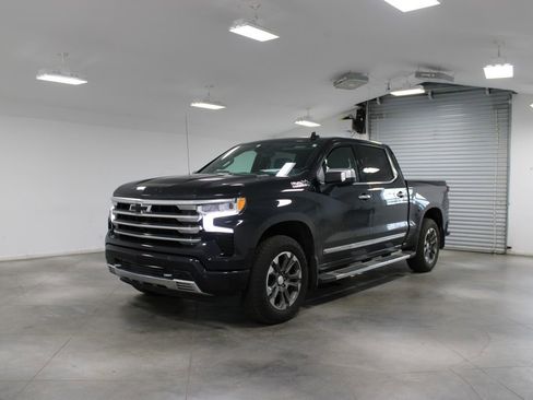 Used 2023 Chevrolet Silverado 1500 High Country w/ Technology Package AWD/4WD image 4