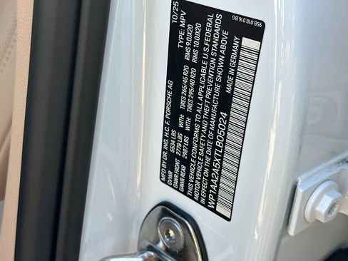 New 2026 Porsche Macan image 33