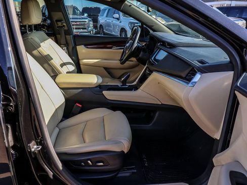 Used 2018 Cadillac XT5 Luxury w/ Driver Awareness Package image 13