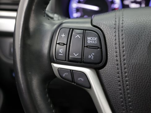 Used 2019 Toyota Highlander XLE AWD/4WD image 26