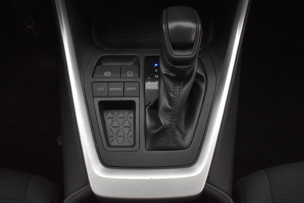 Used 2019 Toyota RAV4 LE FWD image 24