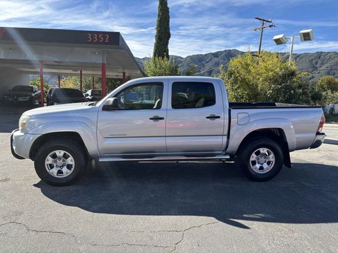 Used 2005 Toyota Tacoma PreRunner image 4