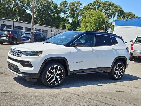 Used 2025 Jeep Compass Limited w/ Elite Group AWD/4WD image 3