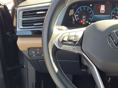 Used 2024 Volkswagen Atlas Cross Sport SE image 18