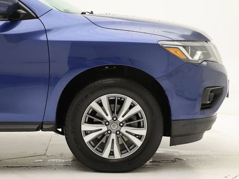 Used 2020 Nissan Pathfinder SV image 3