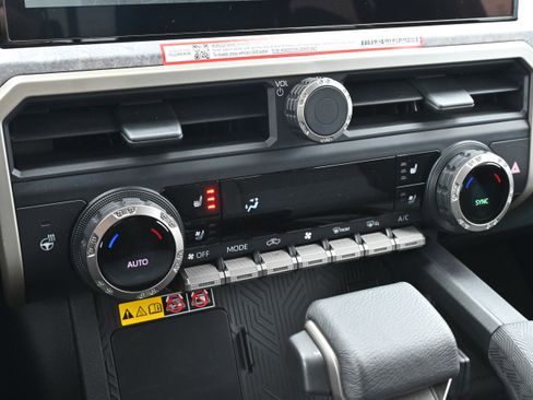 Used 2025 Toyota Tacoma Trailhunter Hybrid image 22