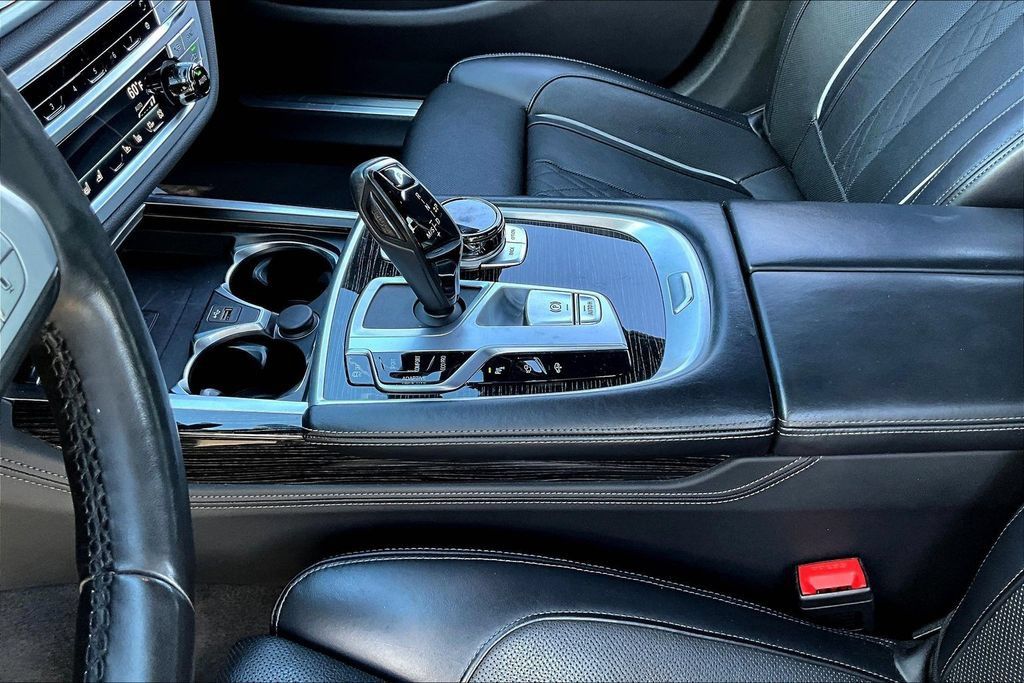 Used 2021 BMW 750i xDrive w/ Executive Package AWD/4WD image 18