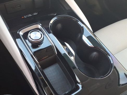 Used 2024 Buick Envision Avenir image 23