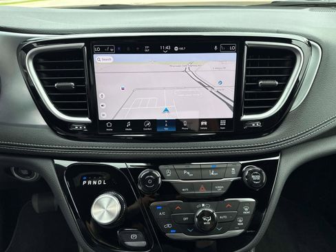 New 2026 Chrysler Pacifica Limited w/ S Appearance Package image 25