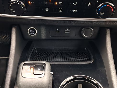 Used 2022 Nissan Rogue S image 32