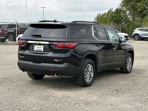 Used 2023 Chevrolet Traverse LT FWD image 2