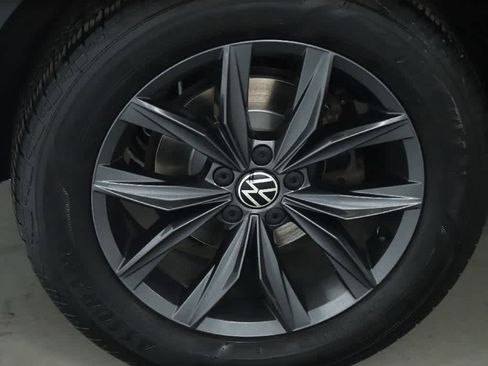 Certified 2023 Volkswagen Tiguan SE image 12