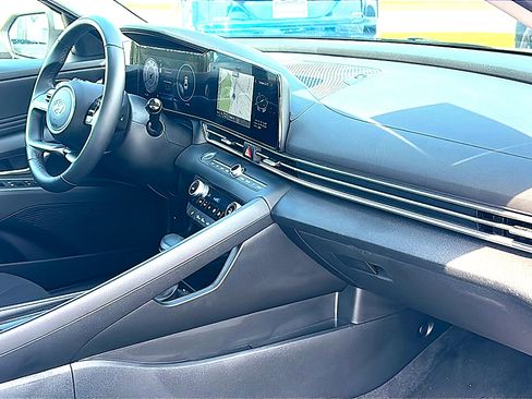 Used 2025 Hyundai Elantra SEL FWD image 23