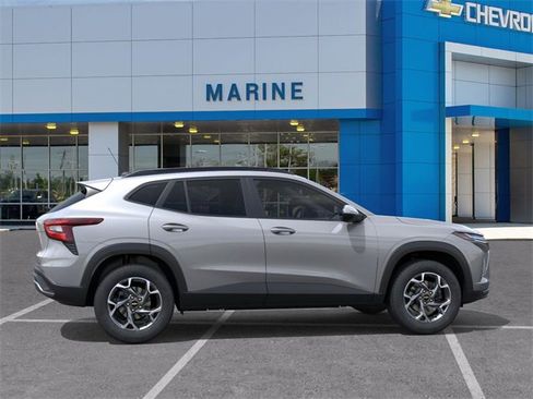 New 2026 Chevrolet Trax LT w/ LPO, Blackout Package image 5