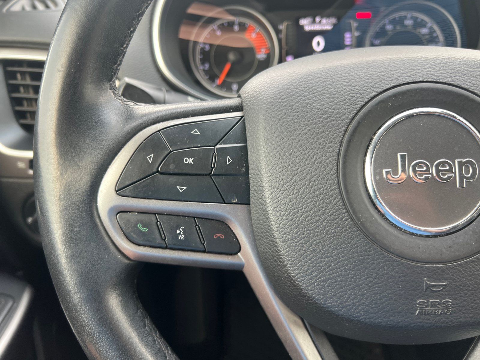 Used 2019 Jeep Cherokee Latitude Plus w/ Comfort/Convenience Group AWD/4WD image 27