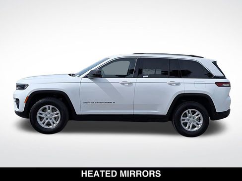 Used 2024 Jeep Grand Cherokee Laredo AWD/4WD image 2