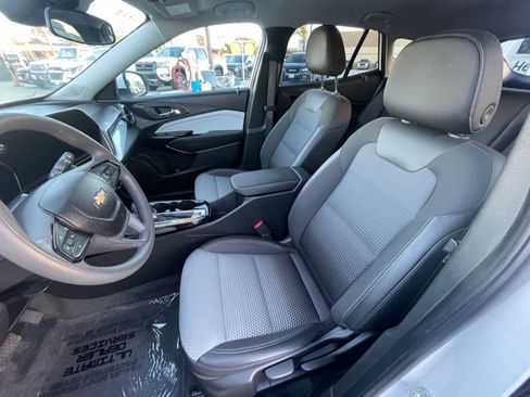 Used 2025 Chevrolet Trax LT image 27