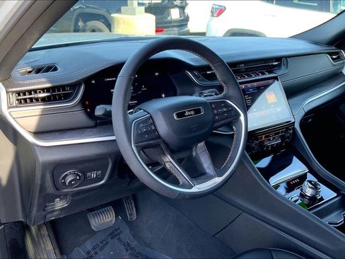 Certified 2024 Jeep Grand Cherokee Limited w/ Black Appearance Package image 16