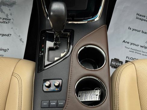 Used 2014 Toyota Avalon Limited image 40