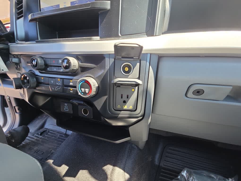 New 2025 Ford F350 XL w/ XL Chrome Package RWD image 40