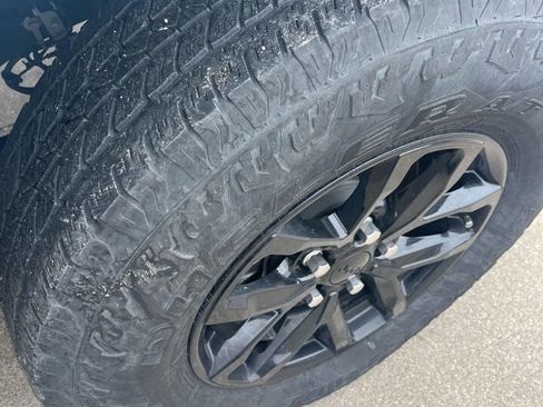 Used 2022 Jeep Gladiator Sport image 14