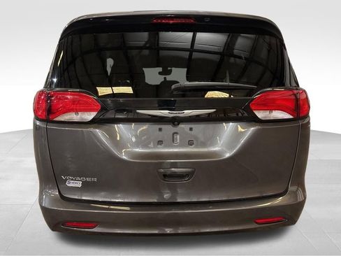 Used 2023 Chrysler Voyager LX image 4