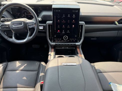 Used 2025 GMC Yukon XL Denali AWD/4WD image 16