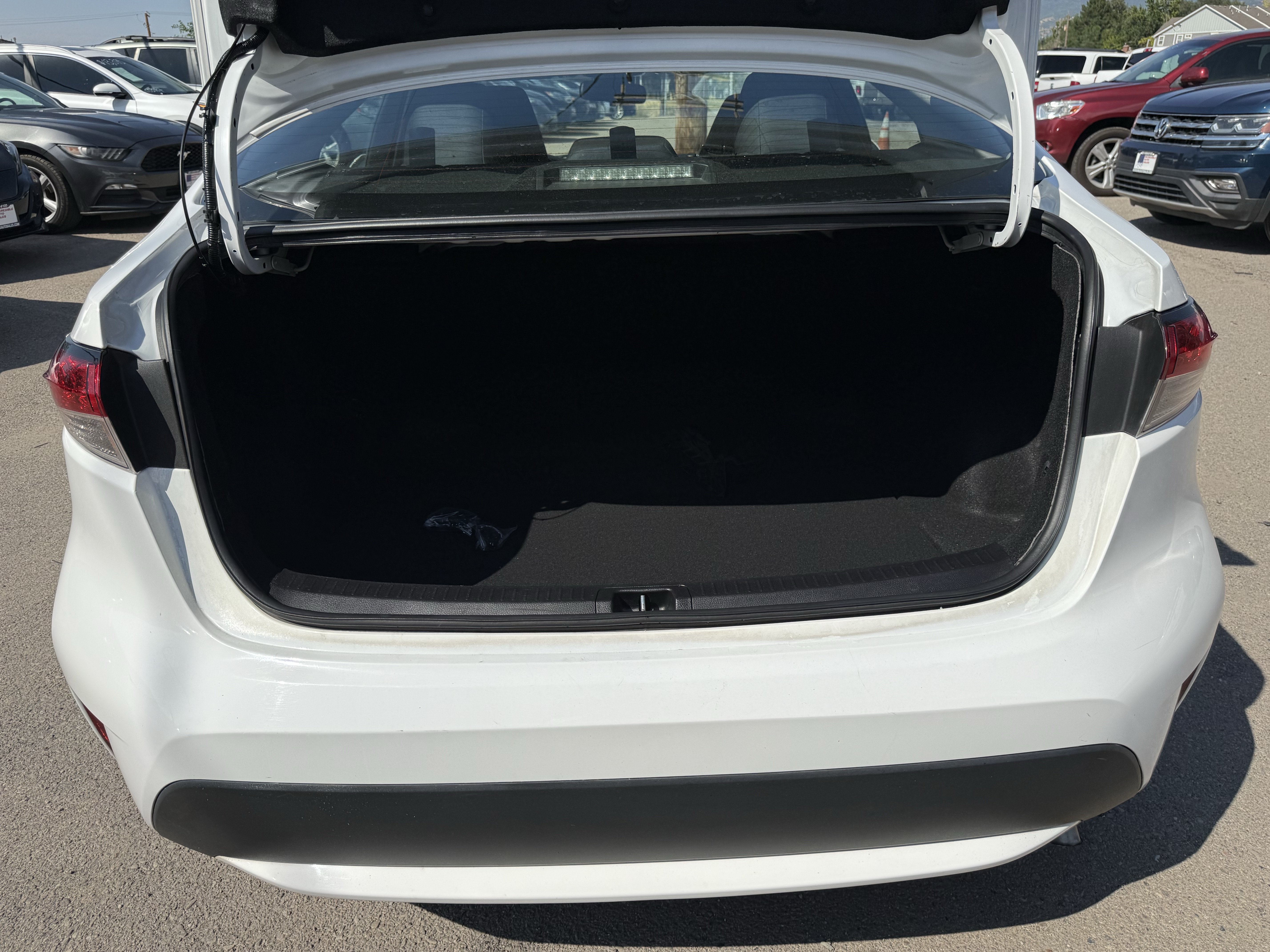 Used 2022 Toyota Corolla LE FWD image 19