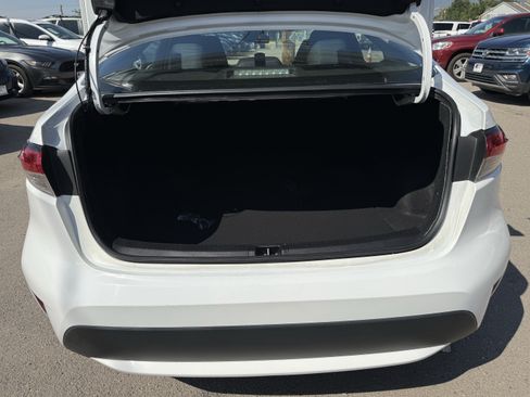 Used 2022 Toyota Corolla LE FWD image 19