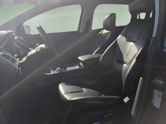 Used 2019 Ford Edge Titanium w/ Cold Weather Package AWD/4WD image 10